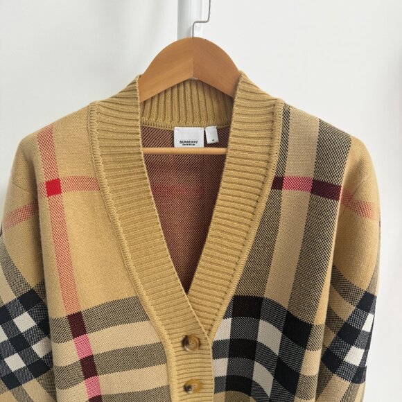 NWOT !Burberry Vintage Check V-neck cardigan - Picture 4 of 12